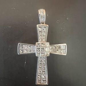 Iberjoya cross necklace 4.38ct diamonds.